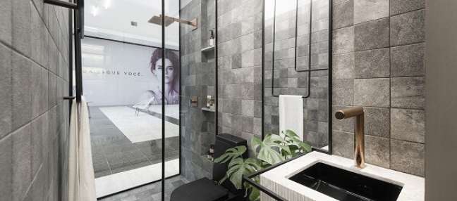 12. Banheiro com torneira rose gold – Foto DECA 12. Banheiro com torneira rose gold – Foto DECA