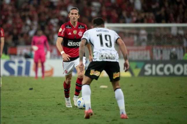 Filipe Luís retorna em alto nível no Flamengo e lidera quatro estatísticas relevantes no Brasileirão; confira