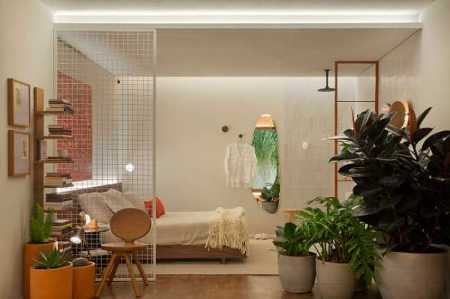 2. A suíte moderna ficaria incrível com o chuveiro com bluetooth – Projeto SP Estudio Casa Ninho Fotos MCA Estudio
