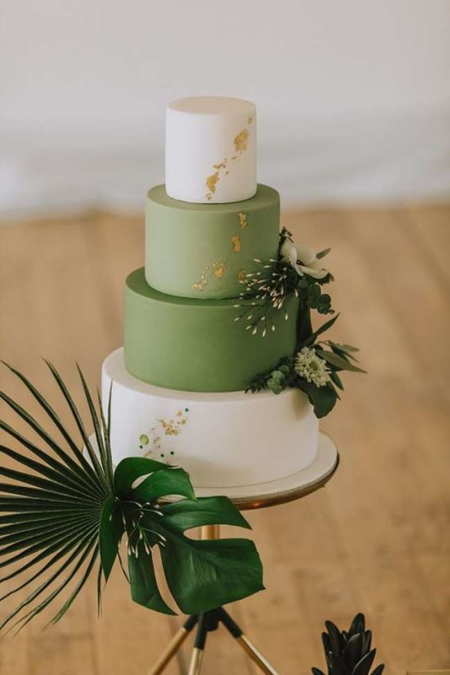 50. Bolo verde pastel para festa de aniversario – Foto The Little Wedding Corner