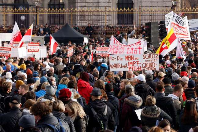 Protesto contra medidas de combate à Covid-19, em Viena
20/11/2021
REUTERS/Leonhard Foeger