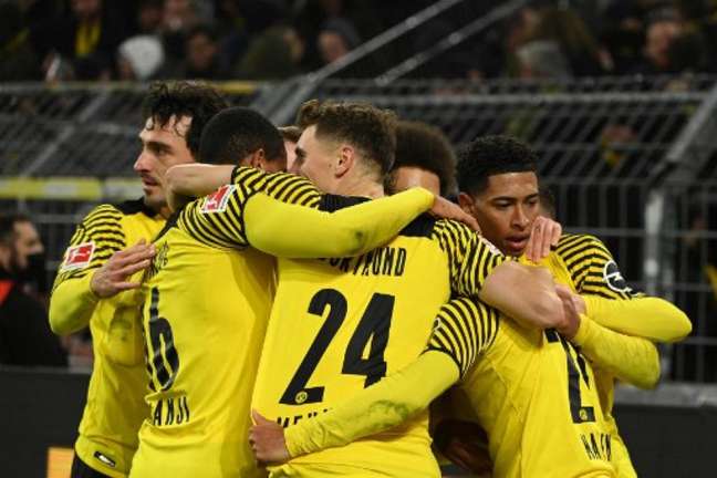 Dortmund conquistou grande vitória sobre o Stuttgart no Signal Iduna Park (INA FASSBENDER / AFP)