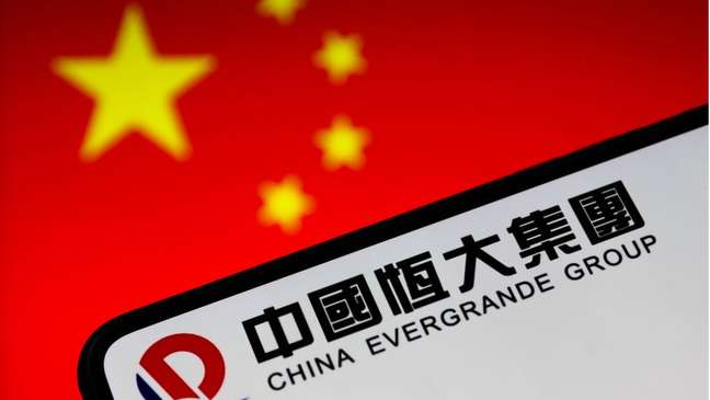 Foi com o caso da Evergrande em mente que o governo chinês introduziu medidas para cortar empréstimos no setor imobiliário