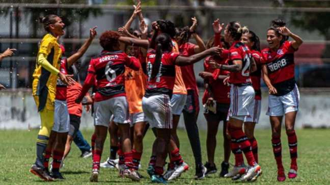 Feminino: Flamengo atropela o Vasco e vai para a decisão do Carioca