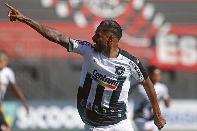 Diego Gonçalves marca o gol do título, após o passe de Navarro (Foto: Vítor Silva / Botafogo)