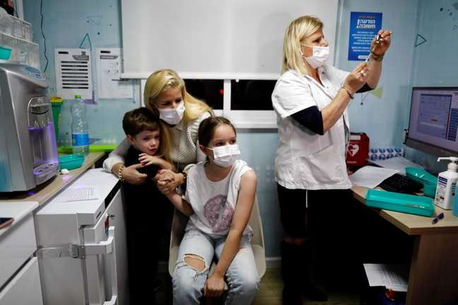 Israel vacina crianças de 5 a 11 anos contra a covid-19
22/11/2021
REUTERS/Corinna Kern