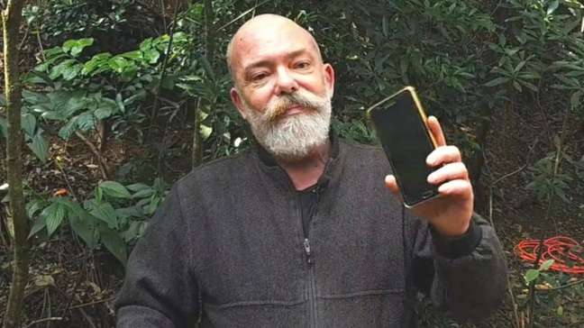 Biólogo Sérgio Rangel pede ajuda à Samsung para conseguir um celular novo 