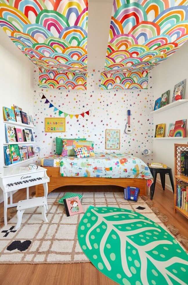 6. Papel de parede para decoração de quarto infantil colorido – Foto: Marcos Fertonani para MOOUI