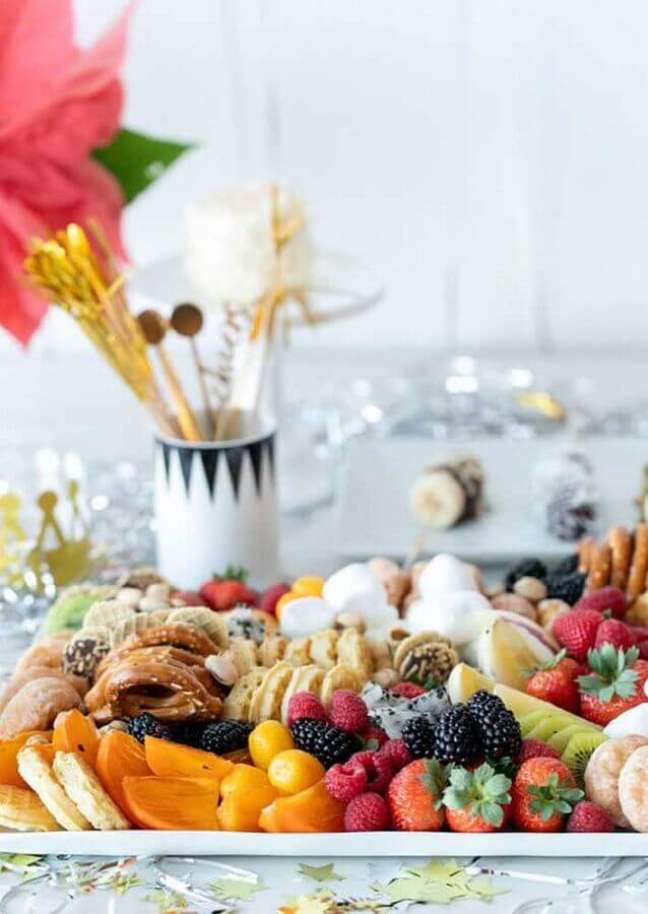 7. Fruteiras para decoração de mesa de ano novo – Foto: Decor Fácil