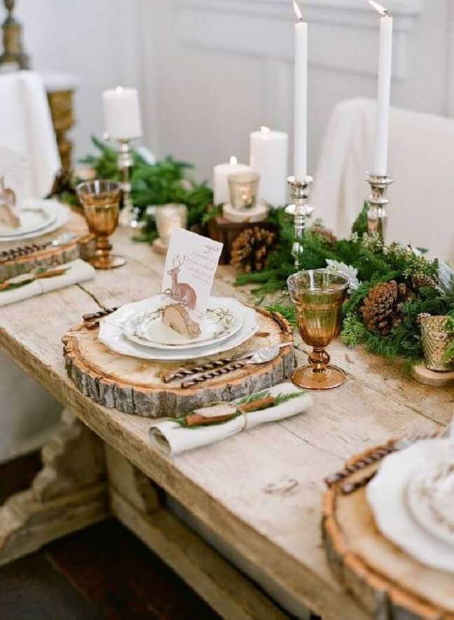 13. Bolacha de madeira para mesa posta de ano novo com decoração rustica – Foto: Casa Très Chic