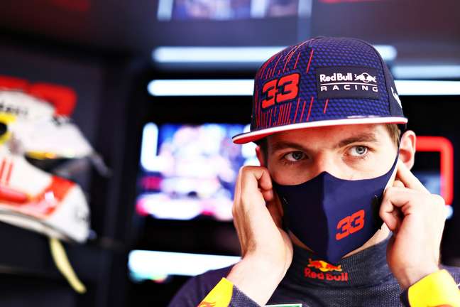 Max Verstappen foi punido e largou em sétimo no Catar 
