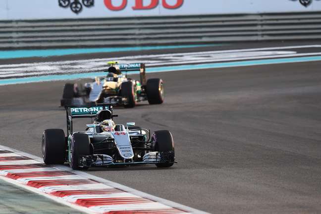 Lewis Hamilton no último GP de 2016