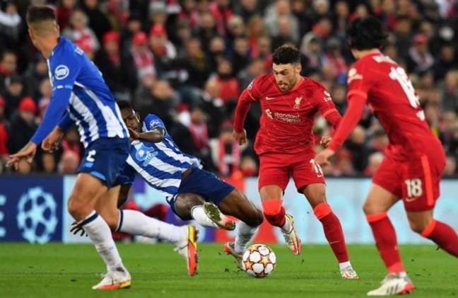 Liverpool entrou em campo já classificado e manteve a invencibilidade Foto: ANTHONY DEVLIN / AFP)