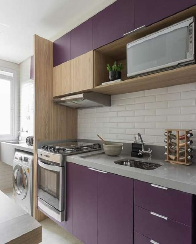 42. Granito cinza para cozinha roxa moderna – Foto Pinterest