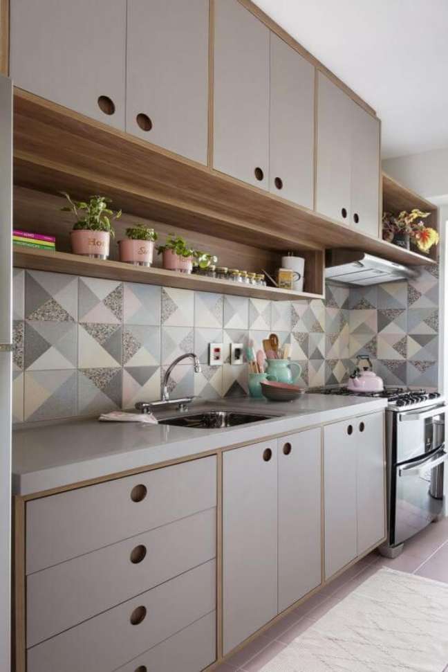 34. Granito para cozinha cinza com revestimento geométrico – Foto Sidnei Art