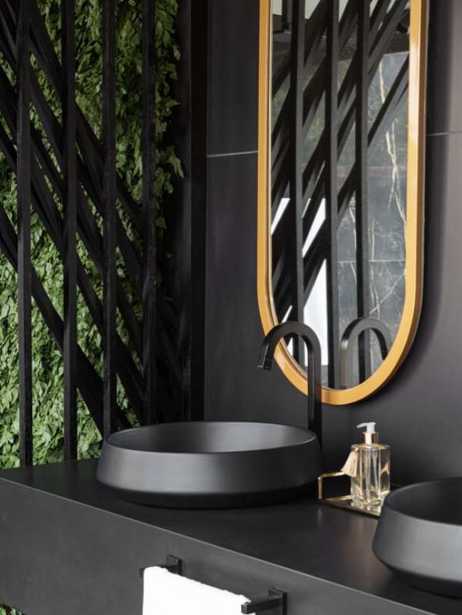 20. Torneira preta no banheiro moderno com cuba redonda – Foto Camila Santos e Arquiteto Cyane Zoboli