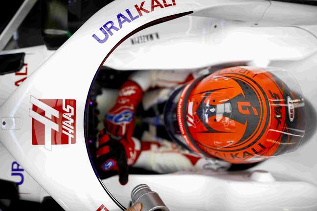 Pai de Nikita Mazepin quer Haas motivada por resultados em 2022 Pai de Nikita Mazepin quer Haas motivada por resultados em 2022