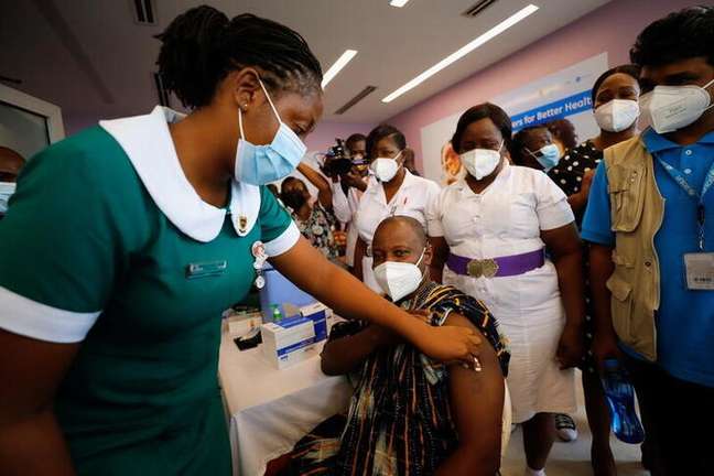 Gana lança campanha de vacinação contra a Covid-19 02/03/2021 REUTERS/Francis Kokoroko Gana lança campanha de vacinação contra a Covid-1902/03/2021 REUTERS/Francis Kokoroko
