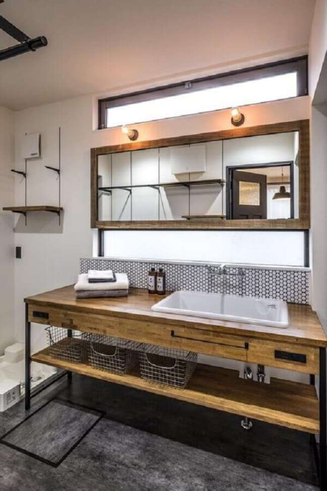 10. Armário de madeira para decoração de banheiro estilo industrial – Foto: Home Fashion Trend