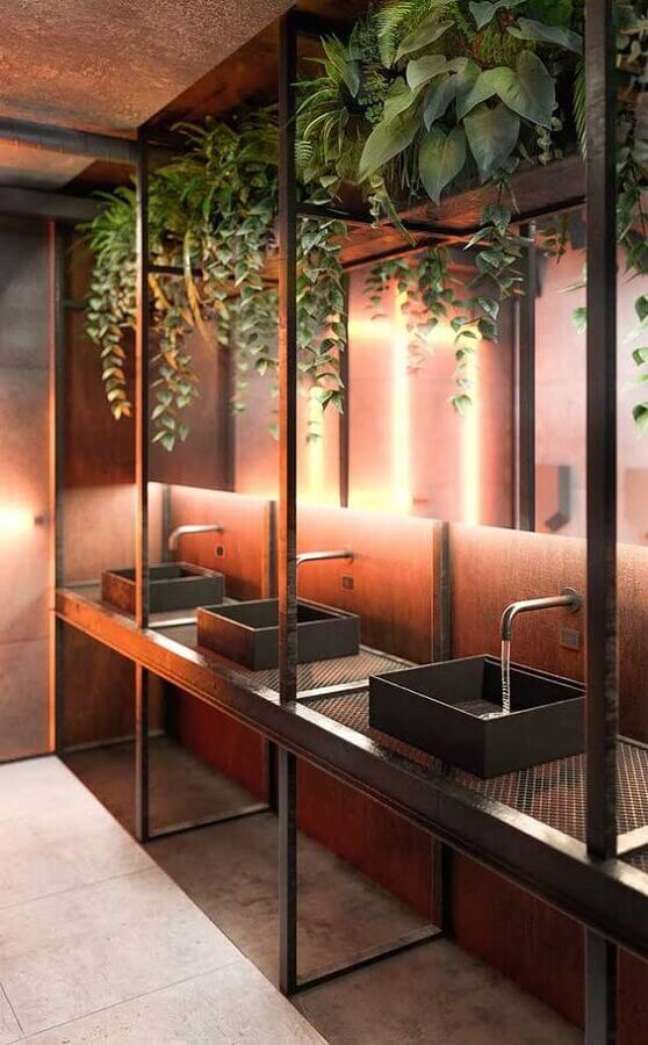 53. Vasos de plantas para decoração de banheiro estilo industrial – Foto: Decor Fácil