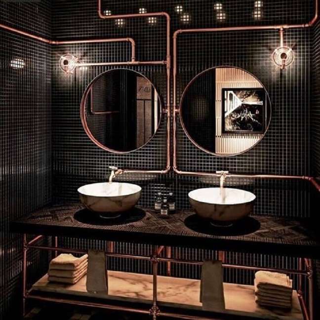 52. Tubulação cobre para decoração de banheiro industrial – Foto: Norse Interiors