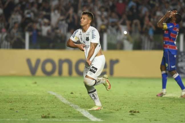 Marcos Leonardo comemora o primeiro gol do Santos contra o Fortaleza (Foto: Divulgação/Santos FC) Marcos Leonardo comemora o primeiro gol do Santos contra o Fortaleza (Foto: Divulgação/Santos FC)