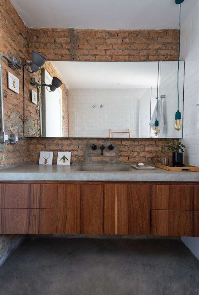 44. Parede de tijolinho rústica para decorado de banheiro estilo industrial – Foto: CASA 100 Arquitetura