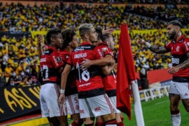 O time ideal do Flamengo esteve em campo por alguns minutos contra o Barcelona-EQU (Foto: Marcelo Cortes/Flamengo)
