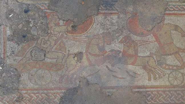 O raro mosaico romano foi descrito como a descoberta romana mais importante nos últimos 100 anos