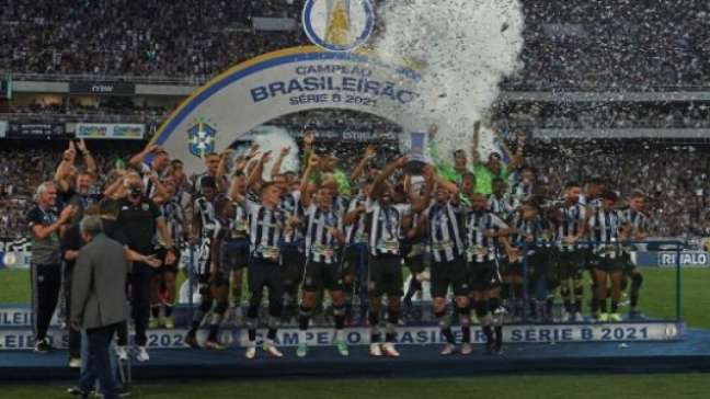 Botafogo levantou taça da Série B (Foto: Armando Paiva / Lancepress!)