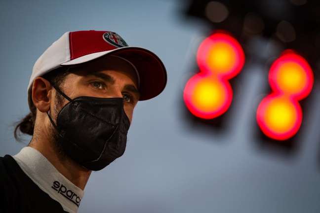 Antonio Giovinazzi revelou mensagens de Hamilton e Verstappen 