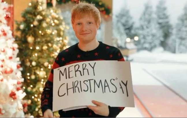 Ed Sheeran em vídeo de divulgação de 'Merry Christmas'