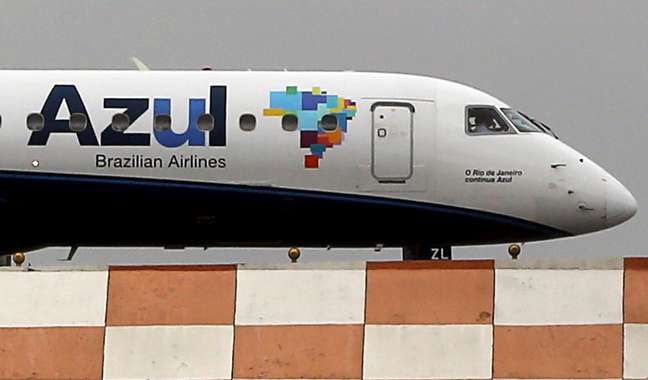 Aeronave da Azul no eropoto de Congonhas, São Paulo
24/11/2015
REUTERS/Paulo Whitaker