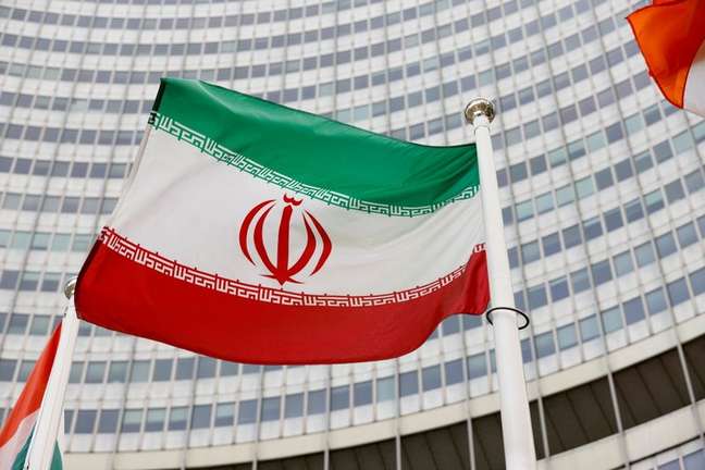 Bandeira do Irã em Viena
23/05/2021 REUTERS/Leonhard Foeger