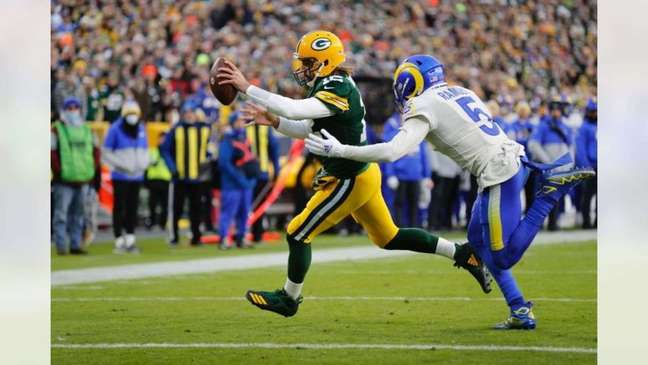 Aaron Rodgers bailou em cima de Jalen Ramsey para touchdown (Packers)