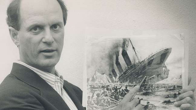 O oceanógrafo Robert Ballard localizou o naufrágio do Titanic a 4 mil metros de profundidade