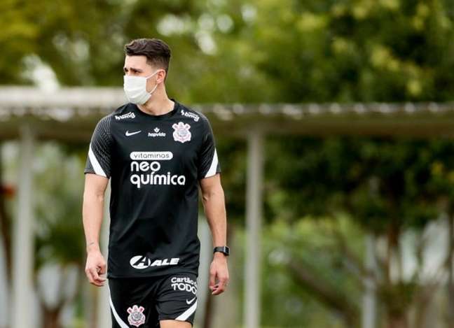 Danilo Avelar não atua de forma oficial há mais de um ano (Foto: Rodrigo Coca/Ag. Corinthians)