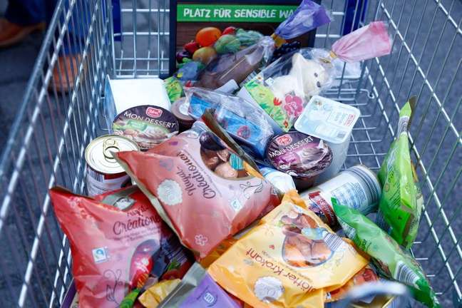 Carrinho com compras em supermercado de Berlim
24/03/2020
REUTERS/Michele Tantussi
