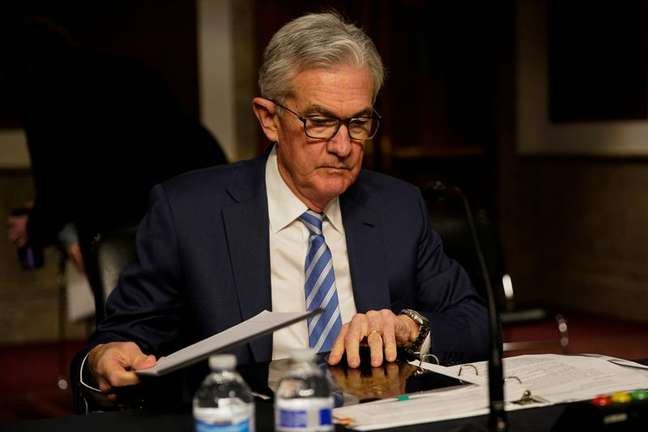 Chair do Fed, Jerome Powell, pepara-se para falar diante do Comitê Bancário do Senado dos EUA
30/112021. 
REUTERS/Elizabeth Frantz