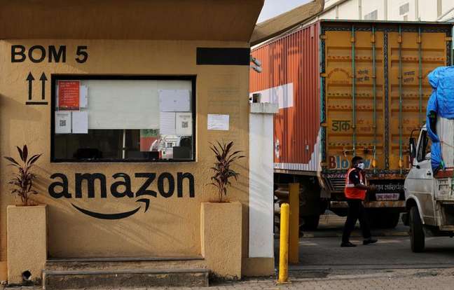 Logo da Amazon em depósito em Mumbai, Índia
 1/10/2021  REUTERS/Francis Mascarenhas