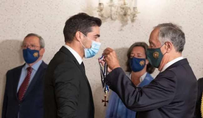 Abel recebe medalha do presidente de Portugal (Foto: Rui Ochoa/Presidência da República)