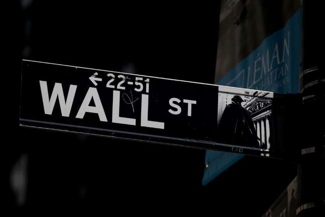 Placa próxima à Bolsa de Valores de Nova York sinaliza Wall St
17/09/2019
REUTERS/Brendan McDermid