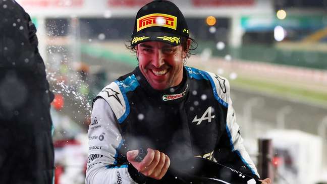 Alonso comemorando no GP do Catar de 2021
