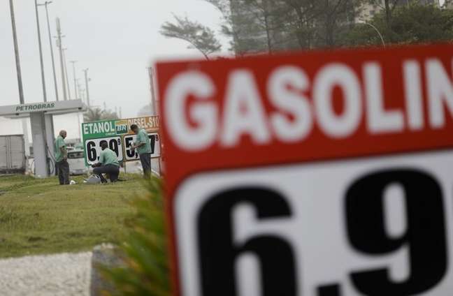 Gasolina e diesel vão ter reajustes de preços 26/10/ 2021 REUTERS/Ricardo Moraes