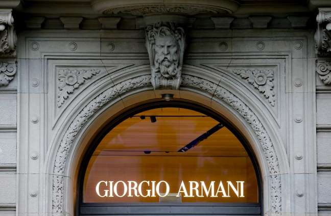 Logo da Giorgio Armani em Zurique, Suíça
08/07/2021 REUTERS/Arnd Wiegmann