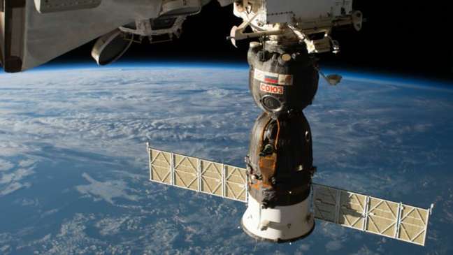 Soyuz MS-09 acoplada ao módulo Rassvet, na parte russa da ISS 