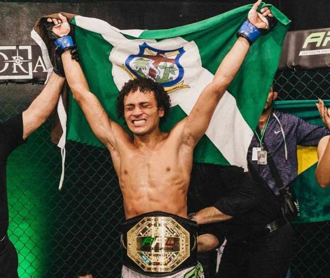 Campeão peso-mosca do Azteca Fight League, Igor Siqueira coloca seu título em jogo contra o mexicano Ricardo “Cobra” (Foto: arquivo pessoal)
