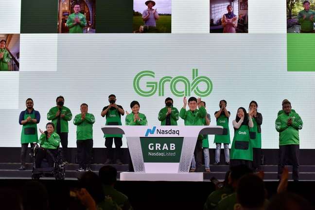 CEO da Grab, Anthony Tan, e o cofundador Tan Hooi Ling, em Cingapura
02/12/2021
REUTERS/Caroline Chia