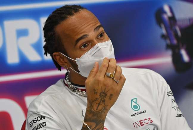 Lewis Hamilton criticou as insinuações do chefe da Red Bull 