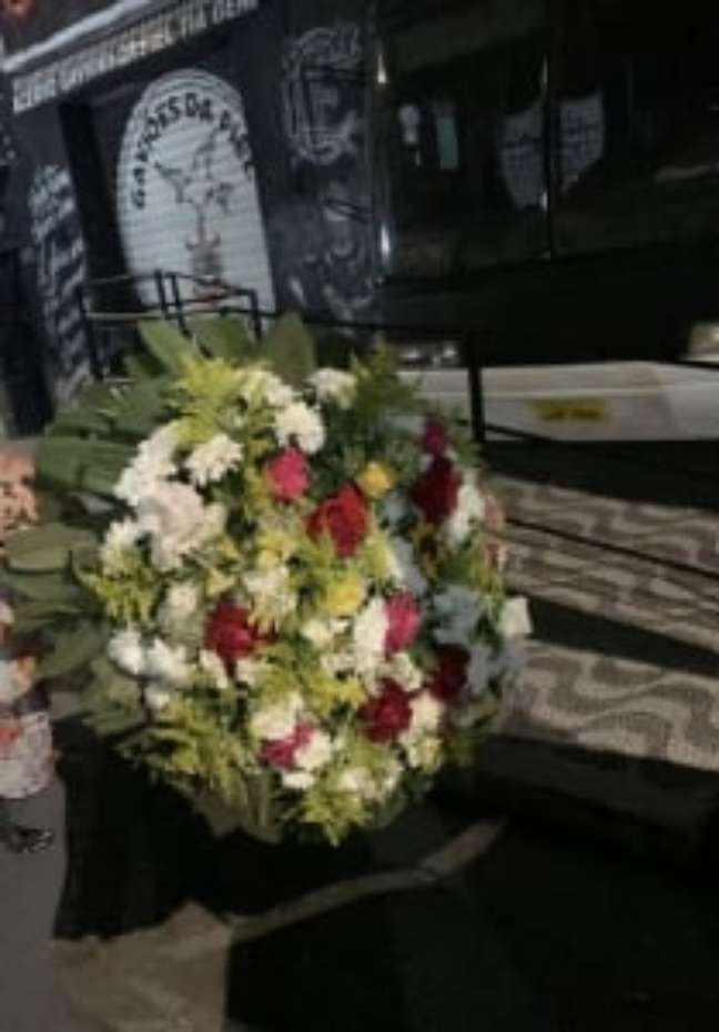 Torcida corintiana prepara caixões e coroas de flores para celebrar rebaixamento do Grêmio (Reprodução/Twitter Marco Bello)